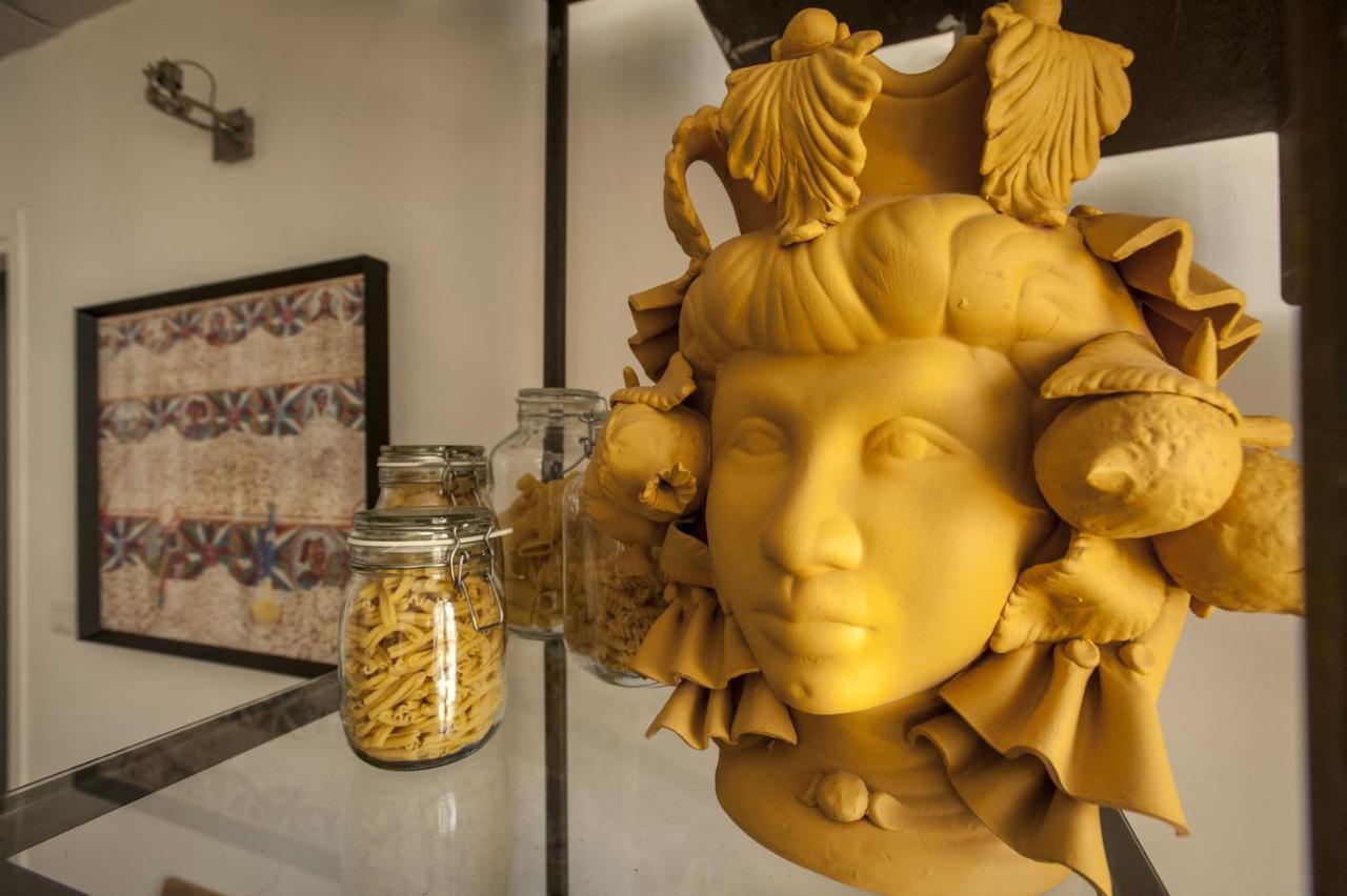 Gioeni Suites - Charming Loft Palermo Esterno foto